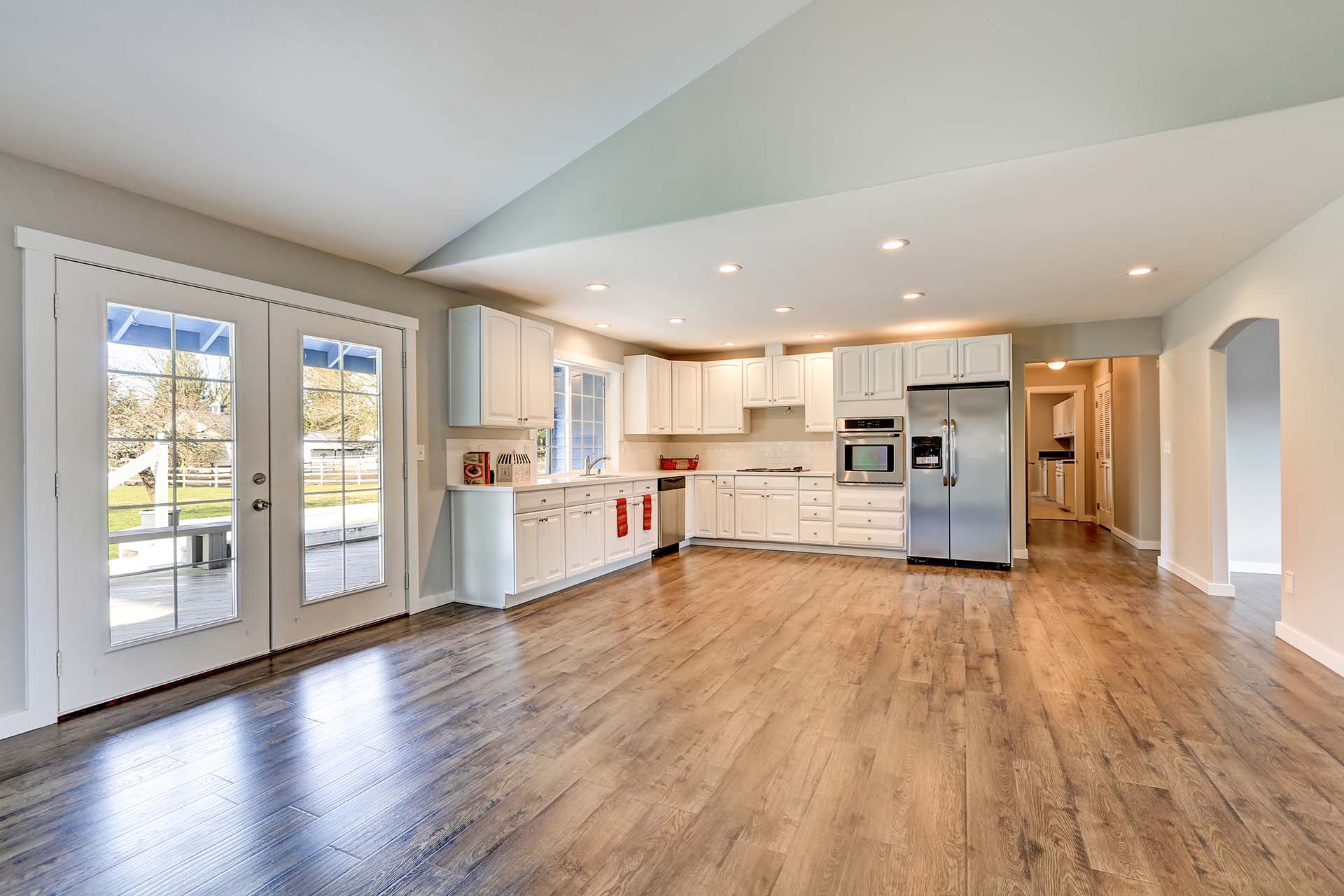 Spacious rambler home interior with vaulted ceiling